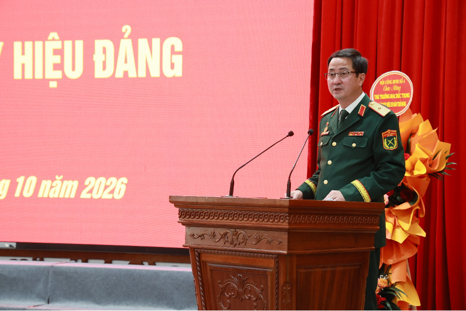 /UploadStore/admin/20261021 trao huy hieu dang/b2.png